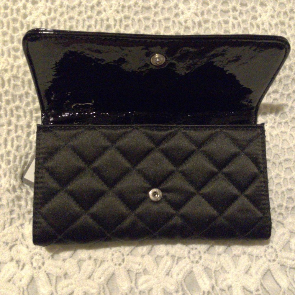 NWT Guess wallet *Final Price* - Picture 3 of 4